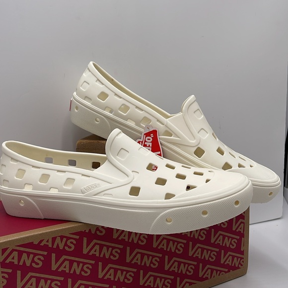 Vans Men’s Slip-On Trk
Marshmallow
VN0A5HF8FS8
Sneakers - Picture 5 of 16